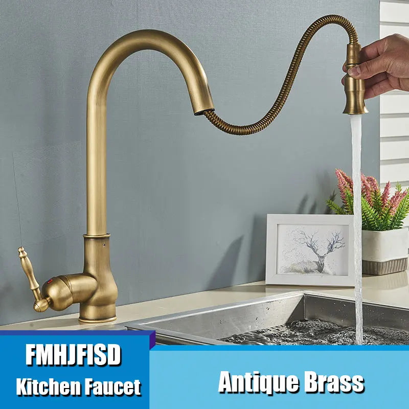 Vintage Brass Kitchen Sink Faucet Pull Out Nozzle Spray Single Handle Cold And Hot Water Mixing 360 ° Rotary Deck Mounted