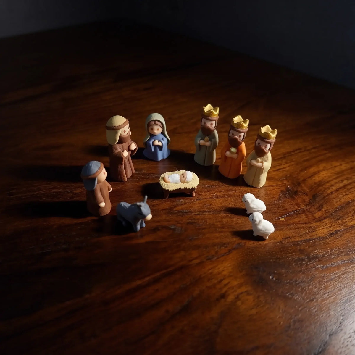 1 Set Mini Handmade Christmas Nativity Scene Figurine Set, portable box design featuring Mary, shepherd and animal figures with hand-painted details, holiday decoration, Ornaments and collectible gift for Christmas, Easter an